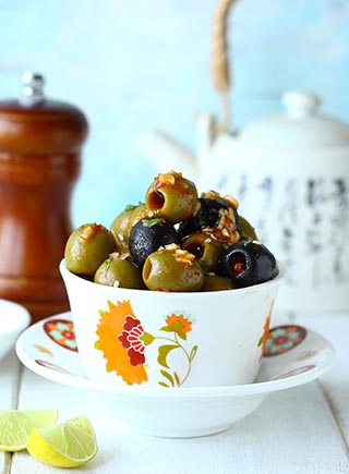 Schezwan Olives